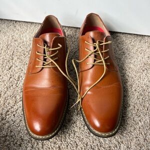 Men’s wingtip dress shoes
